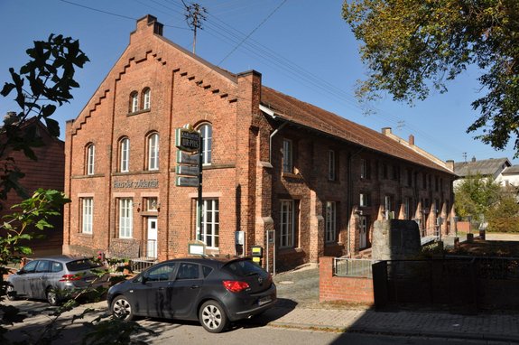 Haus aus rötlichen Ziegelsteinen, ältestes Gewerkschaftsgebäude Deutschlands