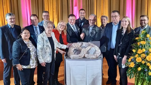 Gruppenfoto an der Neujahrsbrezel