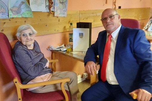Bild zeigt Frau Streit und den Ersten Beigeordneten Peter Bickelmann