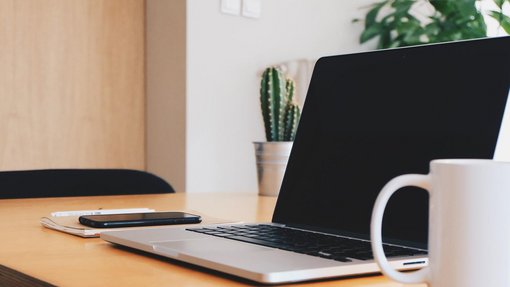 Schreibtisch, Laptop Schreibtisch mit Laptop