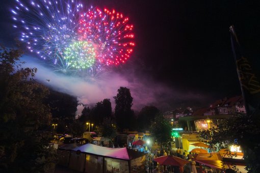 Bild zeigt Festplatz und Feuerwerk