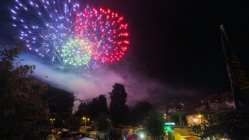 Bild zeigt Festplatz und Feuerwerk
