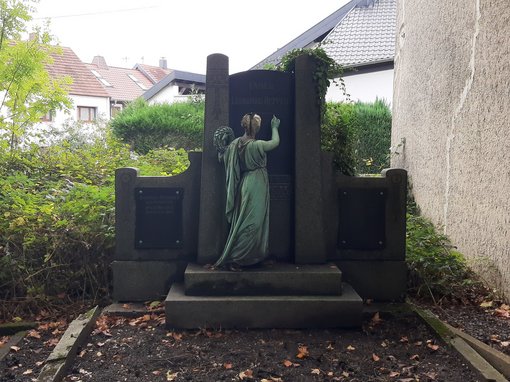 Altes Grabmal Friedhof Foto eines alten Grabmals