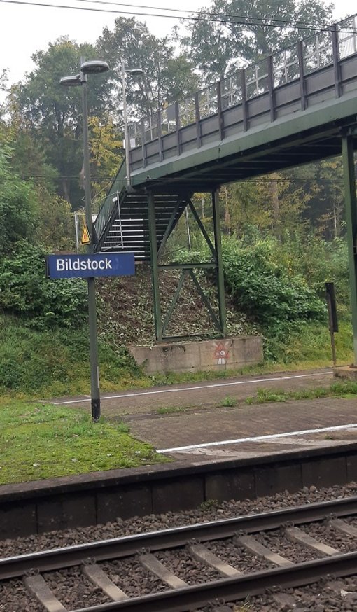 Bild zeigt Bahnhofbrücke in Bildstock