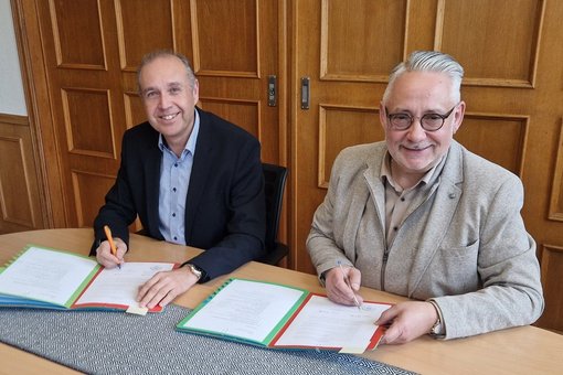 energis-Geschäftsführer und Bürgermeister unterzeichnen die Verträge