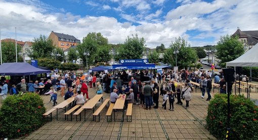 Foto vom Rathausvorplatz bei der Veranstaltung Genuss Werk Stadt 2025