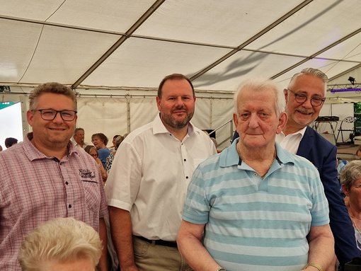 Gruppenfoto mit v.l.n.r. Andreas Theil –Vereinigte Volksbank, Meik Gebhard –Sparkasse-, Werner Frank und Bürgermeister Jung