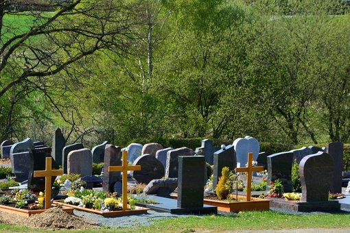 Foto zeigt ein Teil des Friedhofs